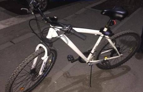 Doi tineri din Dorohoi prinși în miez de noapte cu două biciclete furate asupra lor