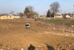 Accident pe drumul Botoșani-Suceava. Microbuz care venea din Italia într-un convoi escortat de polițiștii a ajuns pe câmp