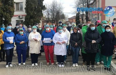 Protest la Spitalul Dorohoi! Cadrele medicale refuză transformarea unității în spital COVID-19 - FOTO