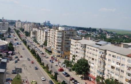 O nouă zi, o nouă deraiere! Infrastructura rutieră din municipiul Botoșani pune serios în pericol viața cetățenilor