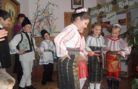 Armonii de toamnă, la Şcoala Mihail Sadoveanu, Dumbrăviţa – Ibăneşti