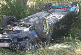 Accident pe drumul Dorohoi - Dumeni! Două mașini s-au răsturnat după o depășire neregulamentară - FOTO