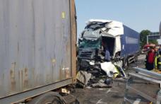 Patru români au murit striviți într-un microbuz distrus între două TIR-uri românești, pe o autostradă în Germania