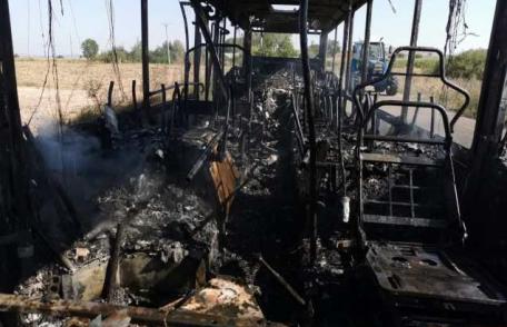 Momente cumplite pentru un șofer din Brăești după ce autobuzul pe care îl conducea a luat foc în timpul mersului