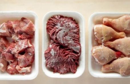 Cât poate fi păstrată carnea la congelator până să se strice