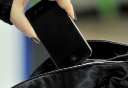 Hoţ la 14 ani. Un adolescent a furat telefonul mobil din buzunarul unei femei în Piața Centrală