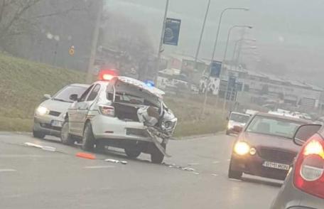 Accident cu trei mașini la Botoșani! O autospecială a Poliției implicată în carambol