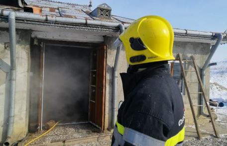 Locuința afectată de un incendiu la Cristești! Atenție la coșurile de fum neprotejate termic față de materialele combustibile!