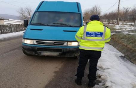 Autoturism cu documente falsificate depistat în trafic de poliţiştii de frontieră din Dorohoi