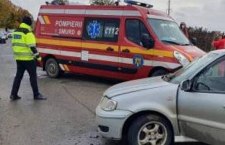 Trei  mașini lovite și trei tineri au ajuns la spital după un accident produs la Cătămărăști Deal