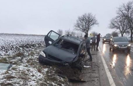 Accident pe drumul Dorohoi - Botoșani! Două mașini s-au ciocnit după o depășire imprudentă – FOTO