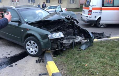 Accident în intersecția din fața ISU Botoșani. Trei copii au fost transportați la spital - FOTO