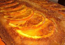 Prăjitură răsturnată cu portocale caramelizate