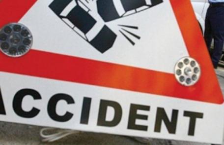 Accident la Mihăileni: Un șofer beat s-a înfipt cu mașina într-un stâlp