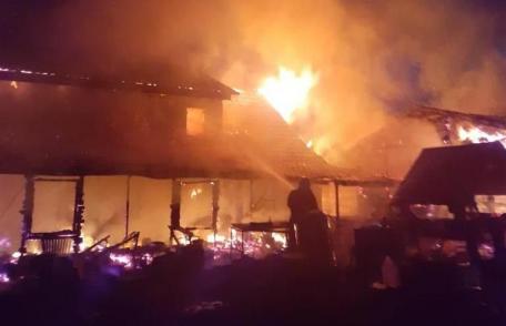 UPDATE incendiu: Au ars casa, trei anexe și mai multe animale