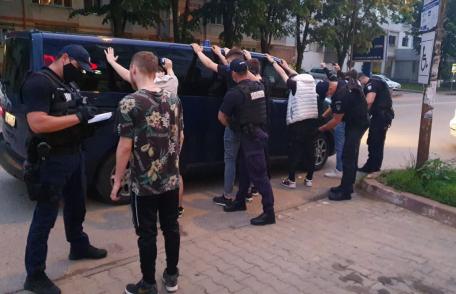 Mascații și zeci de polițiști au descins la terasele din Botoșani - FOTO