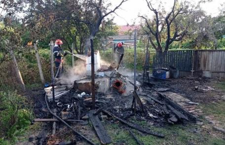 Bucătărie de vară distrusă de foc la Flămânzi - FOTO