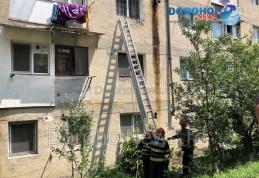 Copil de doi ani blocat într-un apartament din Dorohoi. Pompierii au intervenit la fața locului - FOTO