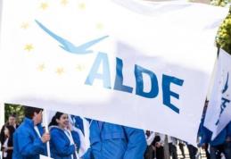 ALDE: România pare că suferă de sindromul Titanic. Pe punte se cântă și dansează, iar la bază vasul a început să ia apă!