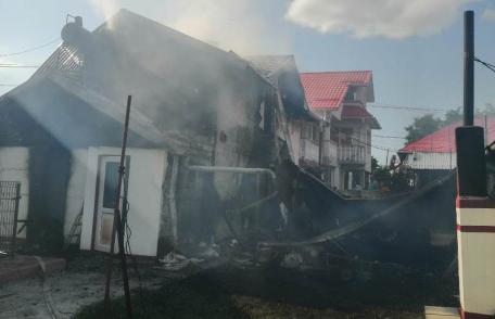 Incendiu puternic la Păltiniș. Două case și două anexe afectate de flăcări - FOTO