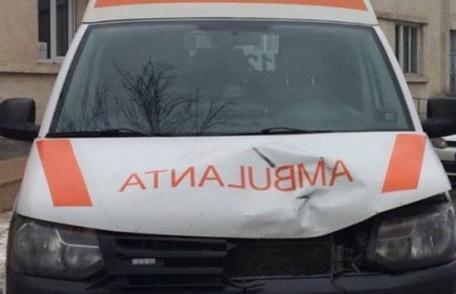Ambulanță care transporta un pacient de la Dorohoi la Botoșani implicată într-un accident rutier