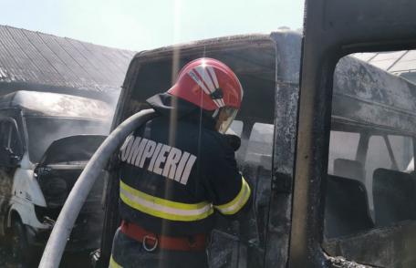 Botoșani: Incendiul de la Microbuzul a fost stins. Clădirea de birouri și 20 de microbuze au fost salvate – FOTO