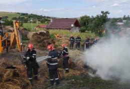 Furaje distruse de flăcări într-o gospodărie din Șendriceni. Pompierii dorohoieni au intervenit - FOTO