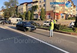 Accident la Dorohoi! Femeie acroșată pe o trecere de pietoni de pe strada Spiru Haret - FOTO