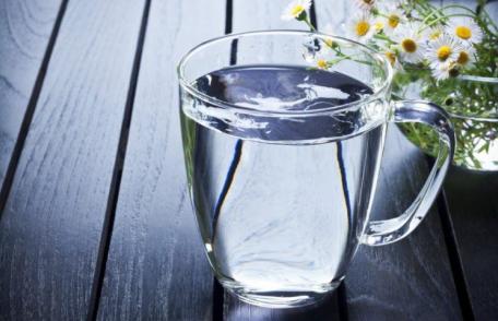 Beneficii surprinzătoare ale consumului de apă caldă