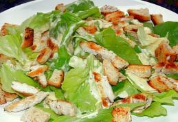 Salată simplă cu piept de pui