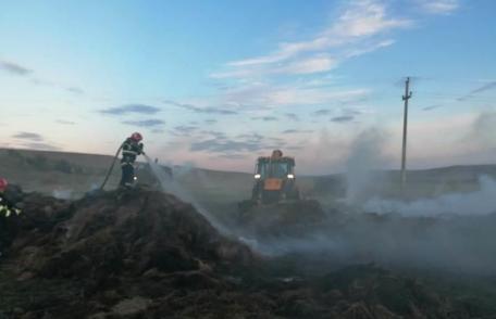 250 de tone de furaje cuprinse de flăcări într-un incendiu la Ungureni - FOTO