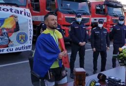 Iulian Rotariu sărbătorit de colegii pompieri după ce a revenit în țară cu trofeul „Ultra Bolivia Race”