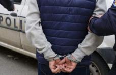 Tânăr „săltat” de poliţişti direct din parcarea unui supermarket din Botoșani şi dus la Penitenciar