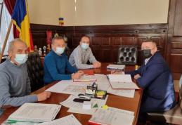 Încă un pas spre dezvoltarea durabilă: a fost semnat contractul de execuție pentru eficientizarea energetică a Spitalului Municipal din Dorohoi - FOTO