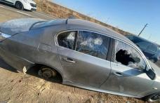 Incredibil! Mașină vandalizată pe un drum din județul Botoșani - FOTO