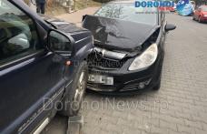 Accident ce se putea termina tragic la Dorohoi. Mașină scăpată de sub control pe Bulevardul Victoriei - FOTO