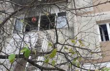 Bunurile din balconul unui apartament din Dorohoi distruse de un scurtcircuit - FOTO