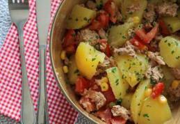 Salată de cartofi, ton și roșii