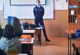 12 unități de învățământ din județ împânzite de polițiști