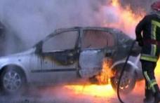La un pas de tragedie, în Botoşani. Unei şoferițe i-a luat foc maşina în mers