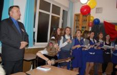 Şcoala Generalã Nr. 8 „Mihail Kogãlniceanu’’: Montaj literar-muzical și mini-concert la pian cu ocazia zilei de 1 Decembrie