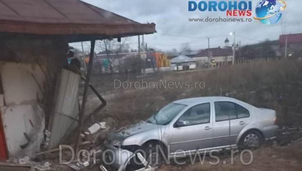 Accident la Dorohoi! O mașină s-a oprit în peretele unei case de pe strada Calea Plevnei - FOTO