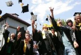 Absolvenţii Universităţii „Spiru Haret” au scăpat de reluarea licenţei
