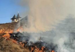 Incendiile de vegetație iau amploare în județul Botoșani! 13 incendii produse vineri - FOTO