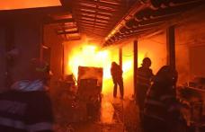Incendiu violent în Pascari! Depozite de furaje și lemne, anexă și acoperișul unei case cuprinse de flăcări - FOTO