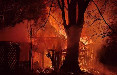 Incendiu violent izbucnit în apropierea Gării Botoșani - FOTO