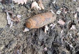 Proiectil exploziv găsit în pădurea Agafton, de detectoriști de metale