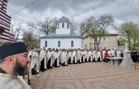 Pelerinajul de Florii în municipiul Dorohoi - icoană înaintevestitoare a bucuriei Sfintelor Paşti - FOTO