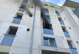 Panică într-un bloc din Botoșani! Incendiu izbucnit într-un apartament situat la etajul doi - FOTO