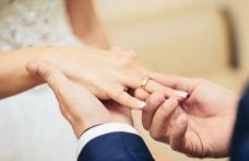 O adolescentă a cerut instanței să se poată căsători